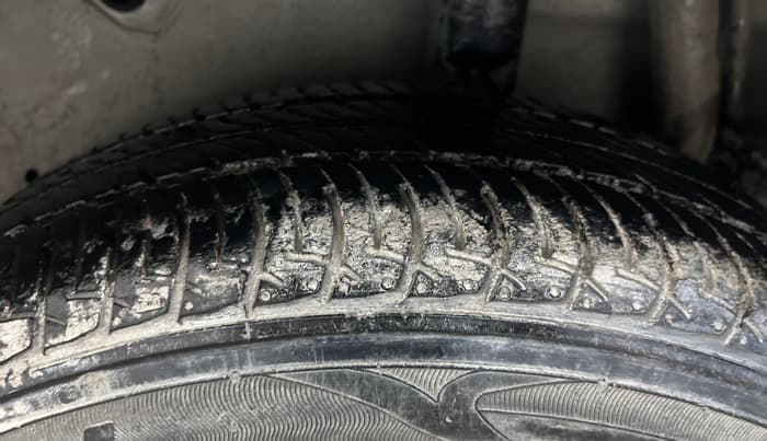 2016 Maruti Celerio VXI AMT, Petrol, Automatic, 40,340 km, Left Rear Tyre Tread