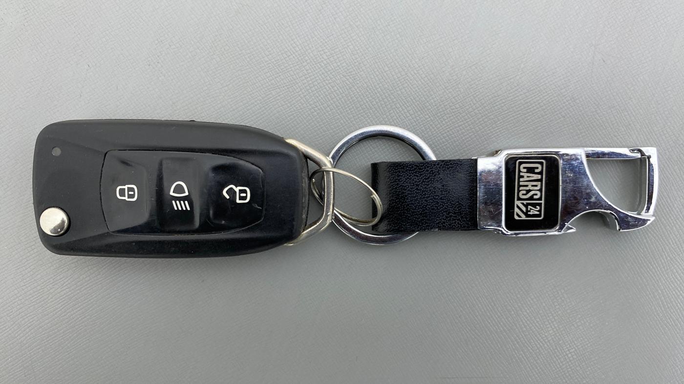 2018 Tata Tiago XZ 1.2 REVOTRON, Petrol, Manual, 50,999 km, Key Close Up