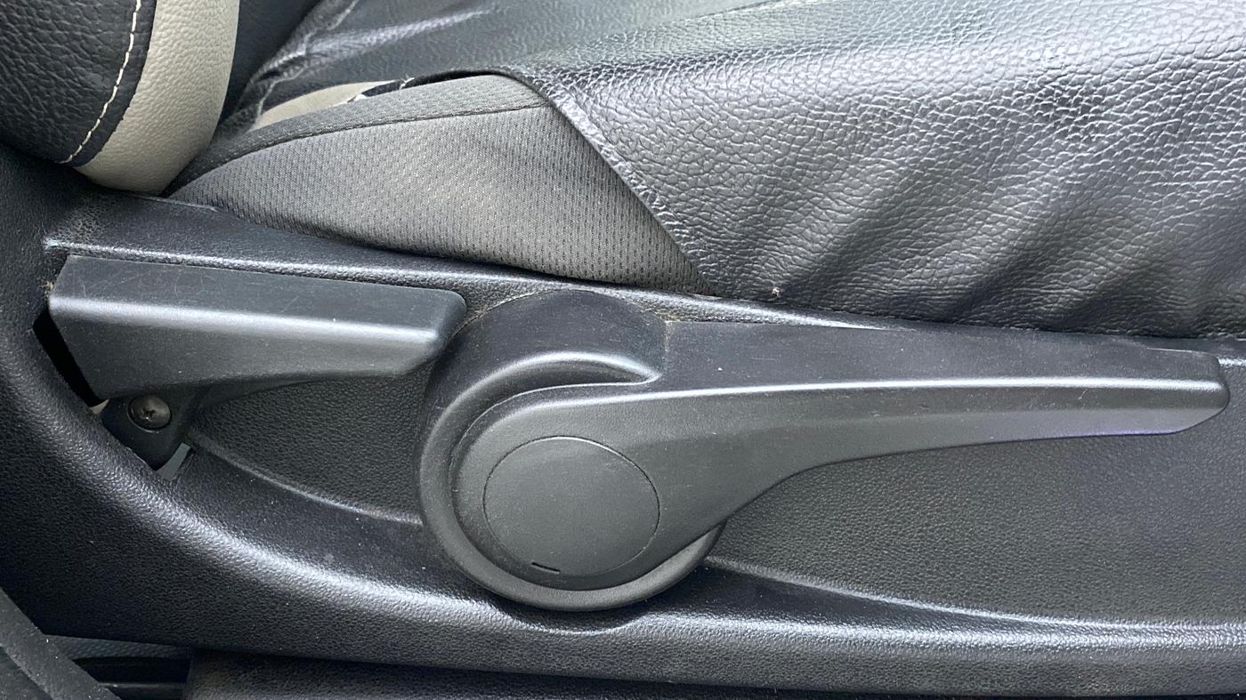 2018 Tata Tiago XZ 1.2 REVOTRON, Petrol, Manual, 50,999 km, Driver Side Adjustment Panel