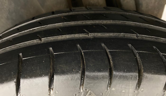 2013 Maruti Swift VDI, Diesel, Manual, 48,500 km, Left Rear Tyre Tread