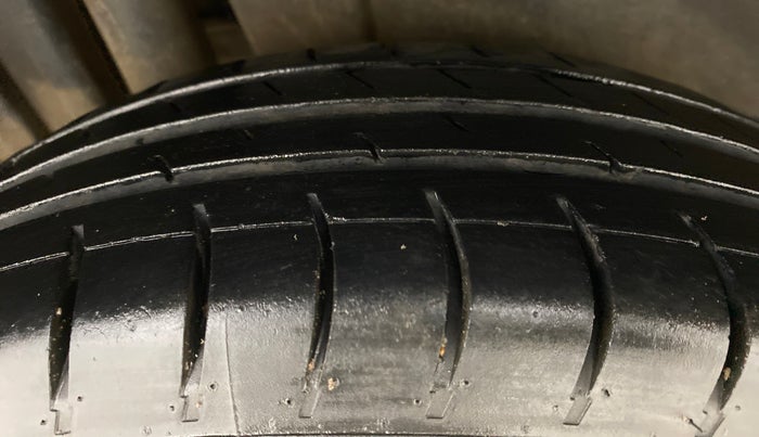2013 Maruti Swift VDI, Diesel, Manual, 48,500 km, Right Rear Tyre Tread