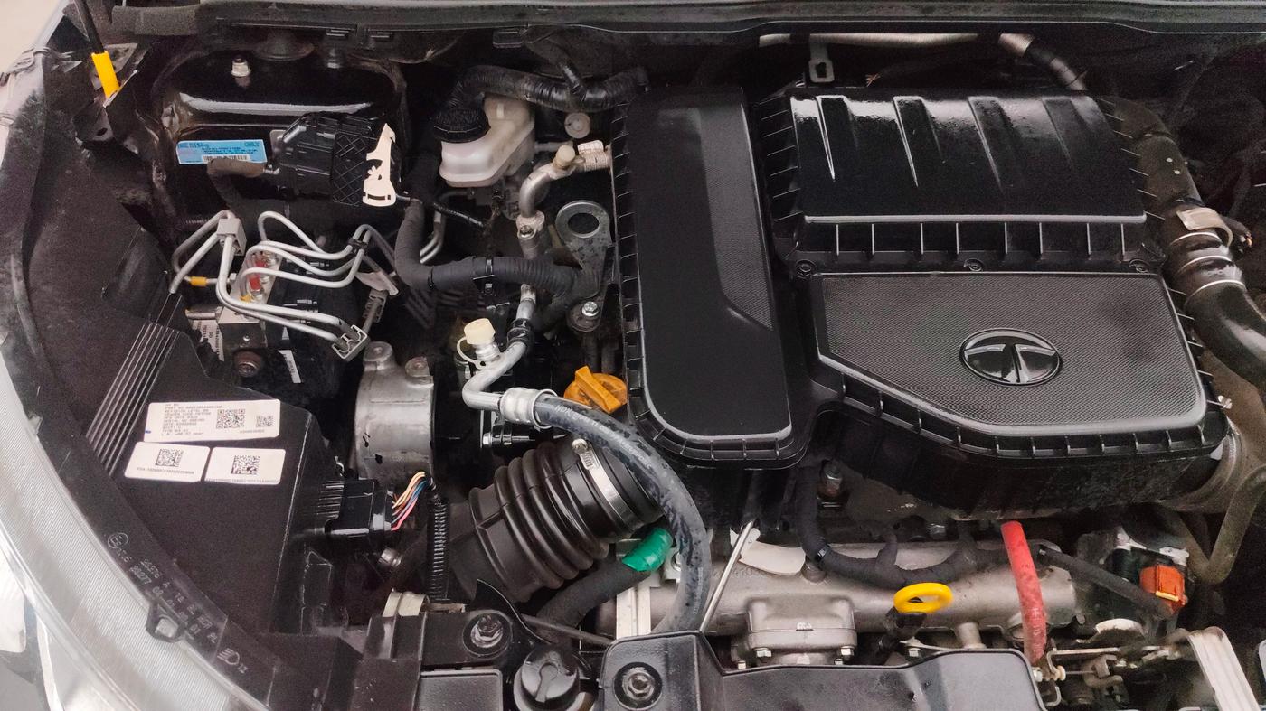 2022 Tata NEXON XZA PLUS (O) DIESEL DARK EDITION, Diesel, Automatic, 42,604 km, Engine View - Right