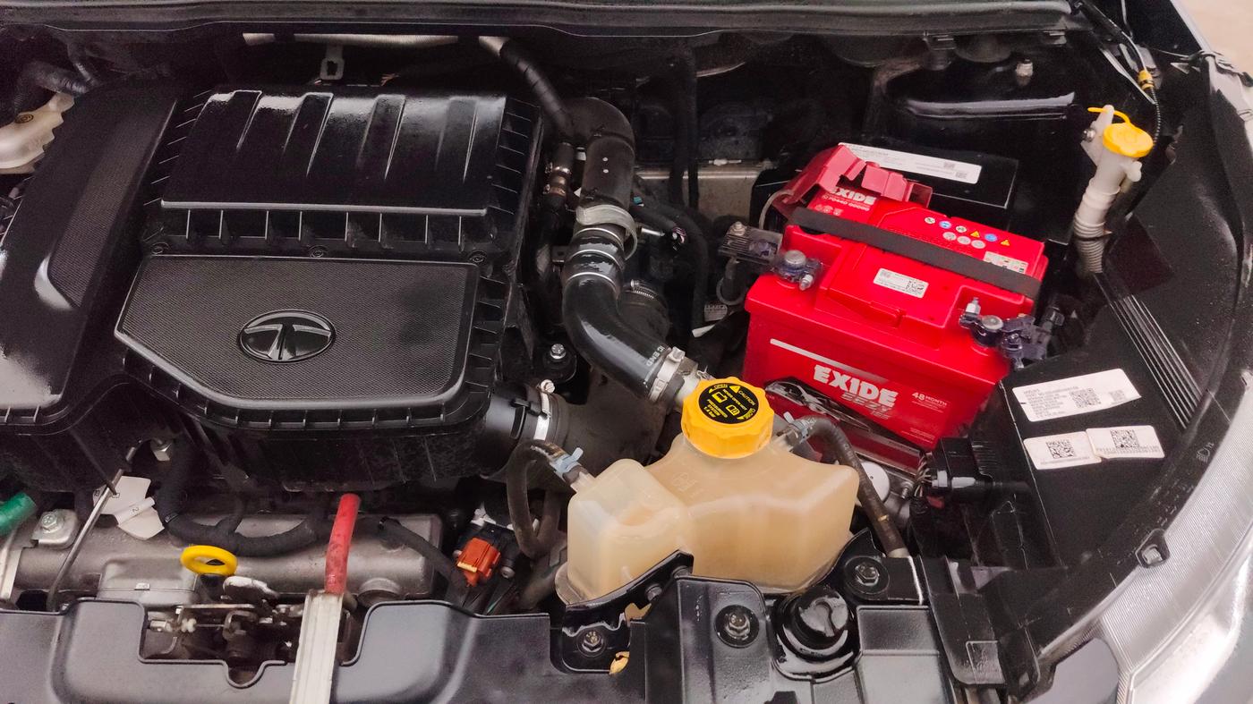 2022 Tata NEXON XZA PLUS (O) DIESEL DARK EDITION, Diesel, Automatic, 42,604 km, Engine View - Left