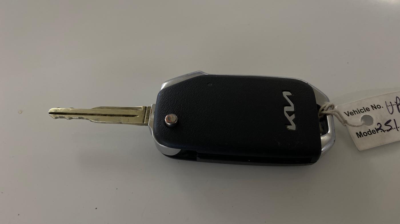 2023 KIA SELTOS  HTK 1.5 PETROL MT, Petrol, Manual, 33,132 km, Key Close Up