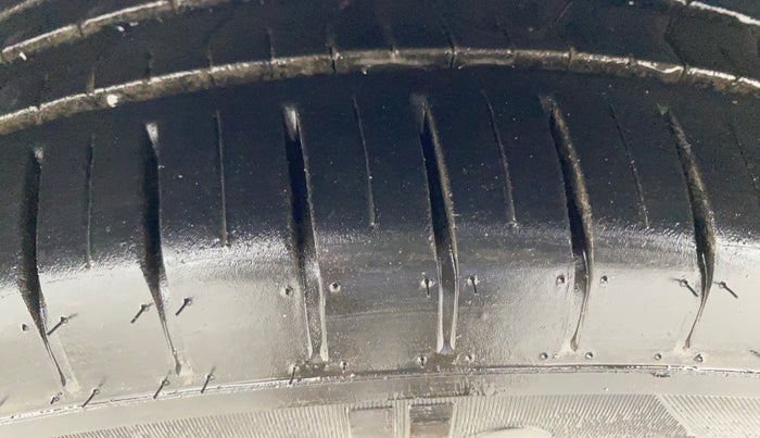 2017 Skoda Rapid STYLE 1.5 TDI AT, Diesel, Automatic, 1,12,847 km, Left Front Tyre Tread