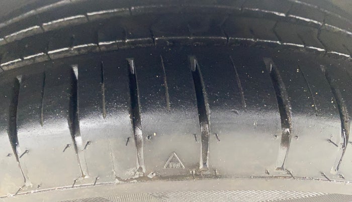 2017 Skoda Rapid STYLE 1.5 TDI AT, Diesel, Automatic, 1,12,847 km, Right Front Tyre Tread