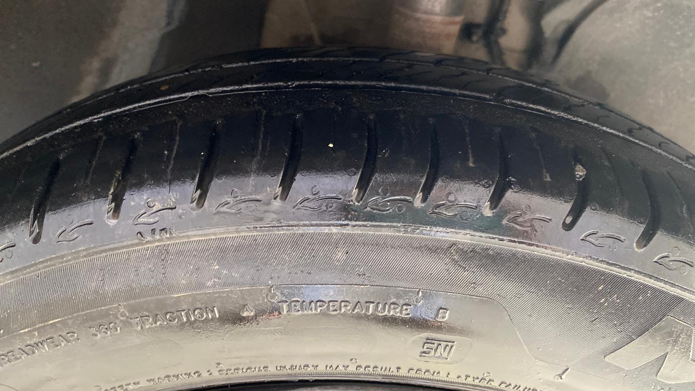 2025 Tata ALTROZ Accomplished Plus S Petrol 6DCT, Petrol, Automatic, 35,037 km, Right Front Tyre Tread