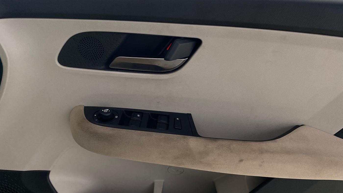 2025 Tata ALTROZ Accomplished Plus S Petrol 6DCT, Petrol, Automatic, 35,037 km, Driver Side Door Panels Control