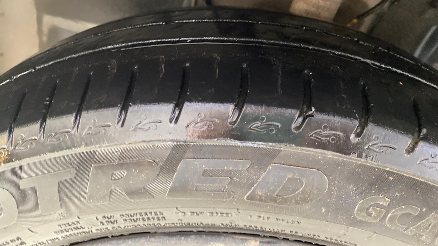2025 Tata ALTROZ Accomplished Plus S Petrol 6DCT, Petrol, Automatic, 35,037 km, Left Front Tyre Tread