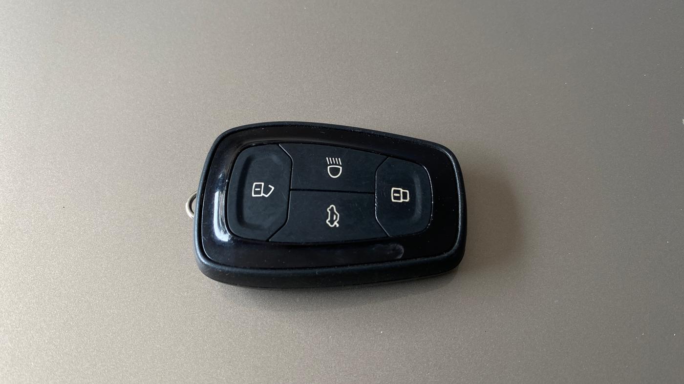 2025 Tata ALTROZ Accomplished Plus S Petrol 6DCT, Petrol, Automatic, 35,037 km, Key Close Up