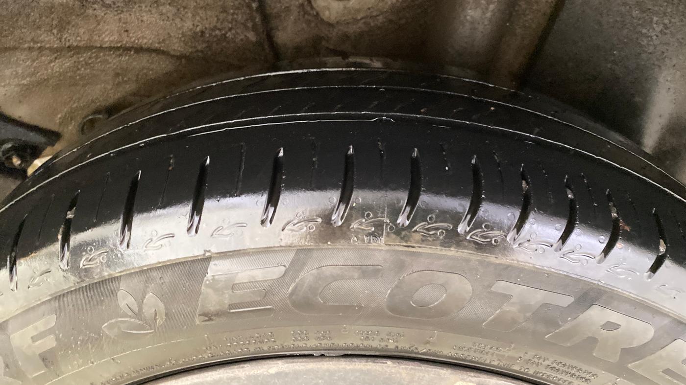 2025 Tata ALTROZ Accomplished Plus S Petrol 6DCT, Petrol, Automatic, 35,037 km, Left Rear Tyre Tread