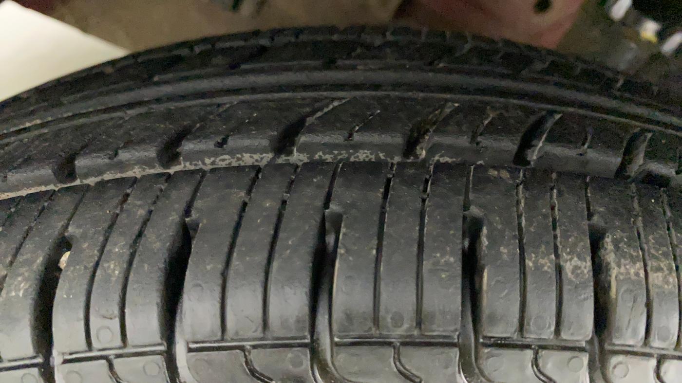 2015 Renault Kwid RXL, Petrol, Manual, 19,902 km, Left Front Tyre Tread