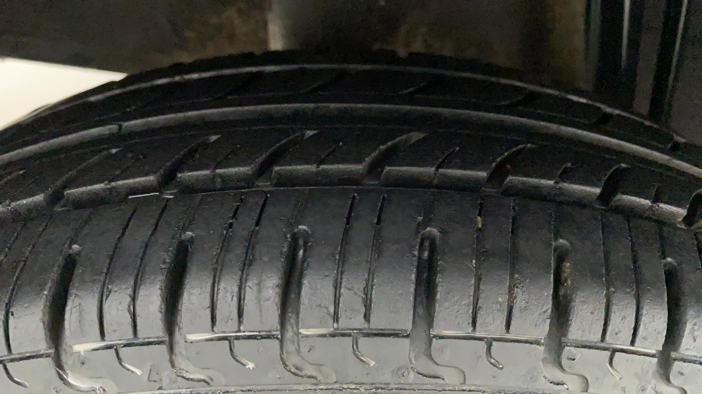 2015 Renault Kwid RXL, Petrol, Manual, 19,902 km, Right Rear Tyre Tread
