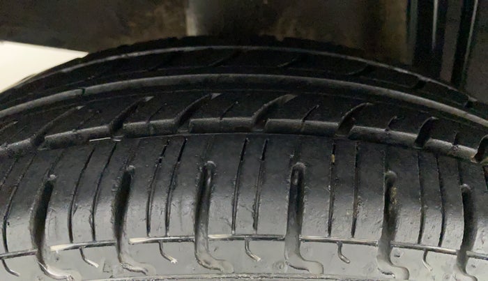 2015 Renault Kwid RXL, Petrol, Manual, 19,902 km, Right Rear Tyre Tread