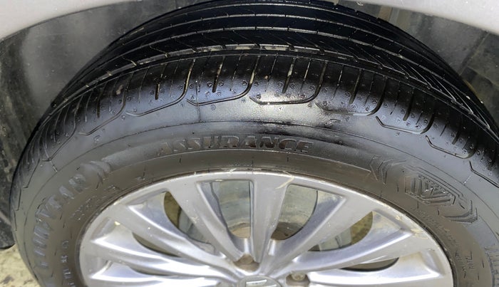 2017 Maruti Ciaz ALPHA 1.4 PETROL, Petrol, Manual, 49,903 km, Left Rear Tyre Tread