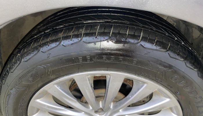 2017 Maruti Ciaz ALPHA 1.4 PETROL, Petrol, Manual, 49,903 km, Right Front Tyre Tread
