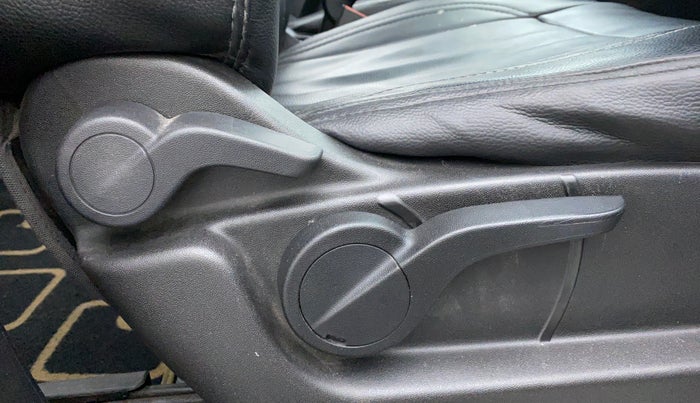 2018 Mahindra XUV500 W5 FWD, Diesel, Manual, 60,096 km, Driver Side Adjustment Panel