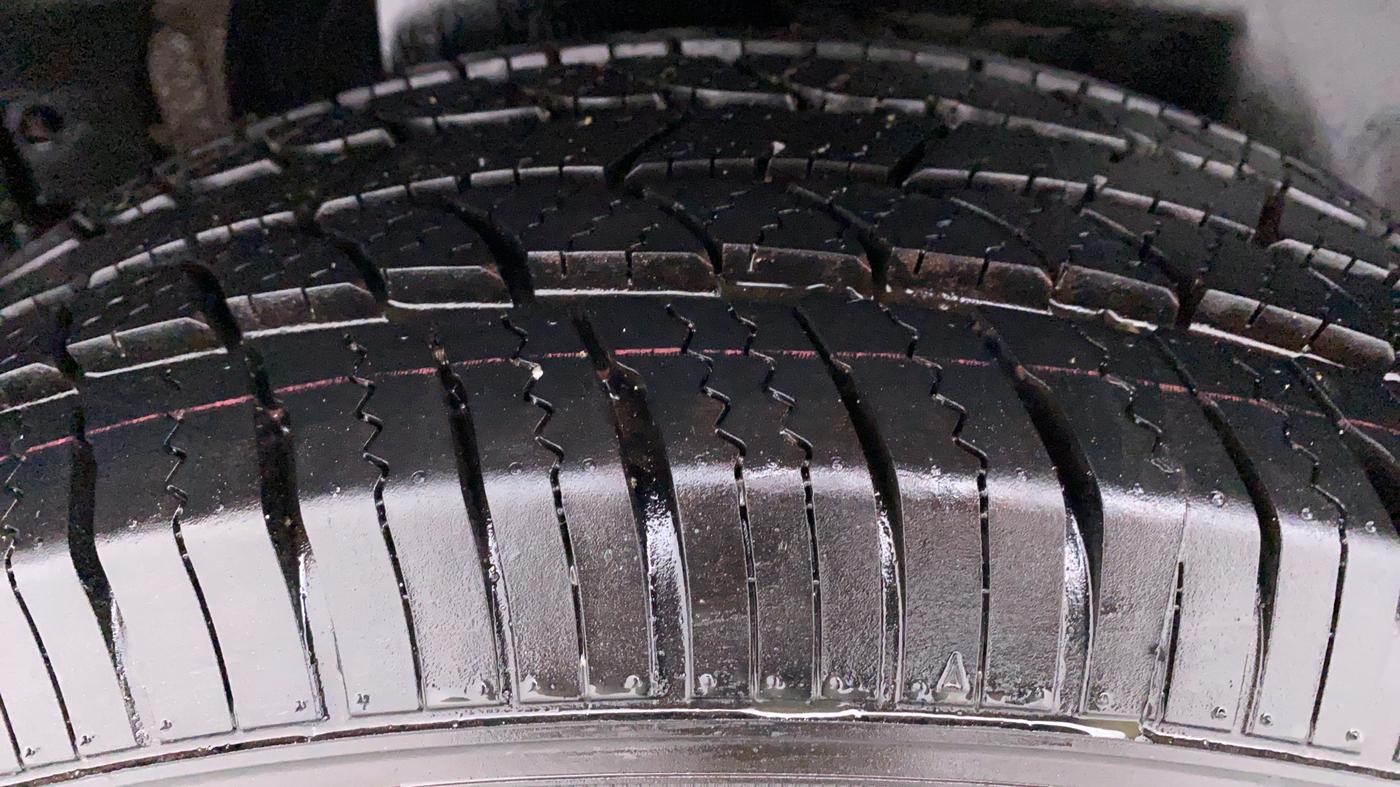 2018 Mahindra XUV500 W5 FWD, Diesel, Manual, 60,096 km, Right Rear Tyre Tread