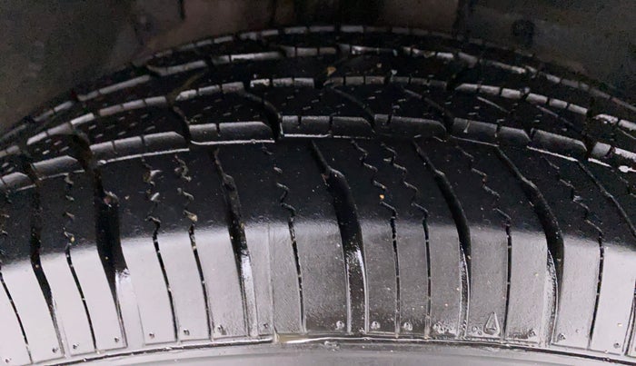 2018 Mahindra XUV500 W5 FWD, Diesel, Manual, 60,096 km, Right Front Tyre Tread