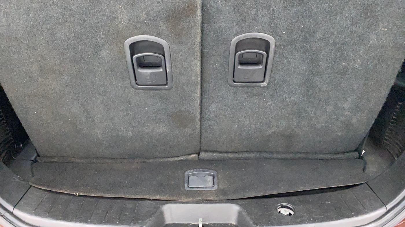 2018 Mahindra XUV500 W5 FWD, Diesel, Manual, 60,096 km, Boot Inside