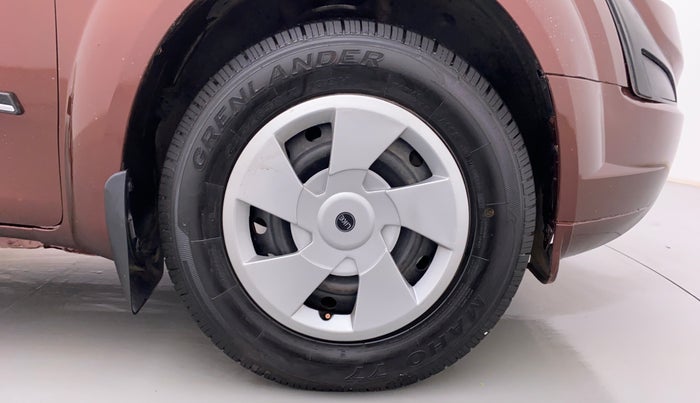 2018 Mahindra XUV500 W5 FWD, Diesel, Manual, 60,096 km, Right Front Wheel