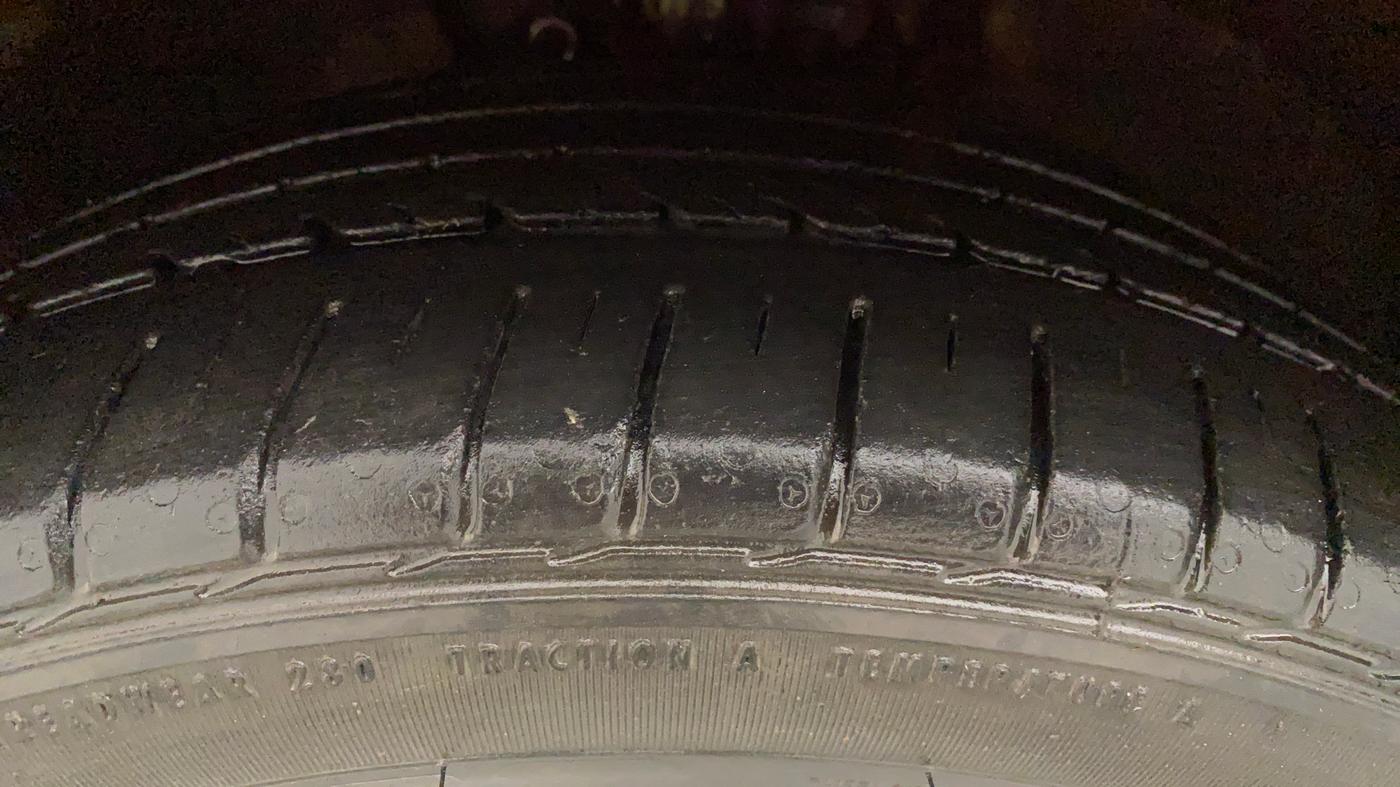 2017 Skoda Rapid STYLE 1.5 TDI AT, Diesel, Automatic, 1,04,045 km, Left Front Tyre Tread