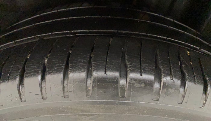 2017 Skoda Rapid STYLE 1.5 TDI AT, Diesel, Automatic, 1,04,045 km, Left Rear Tyre Tread