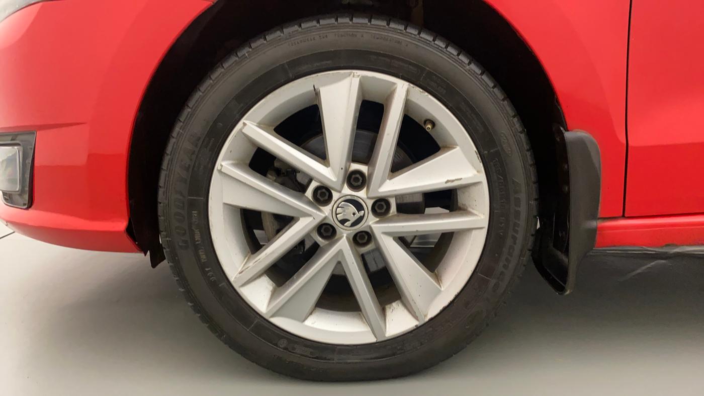 2017 Skoda Rapid STYLE 1.5 TDI AT, Diesel, Automatic, 1,04,045 km, Left Front Wheel