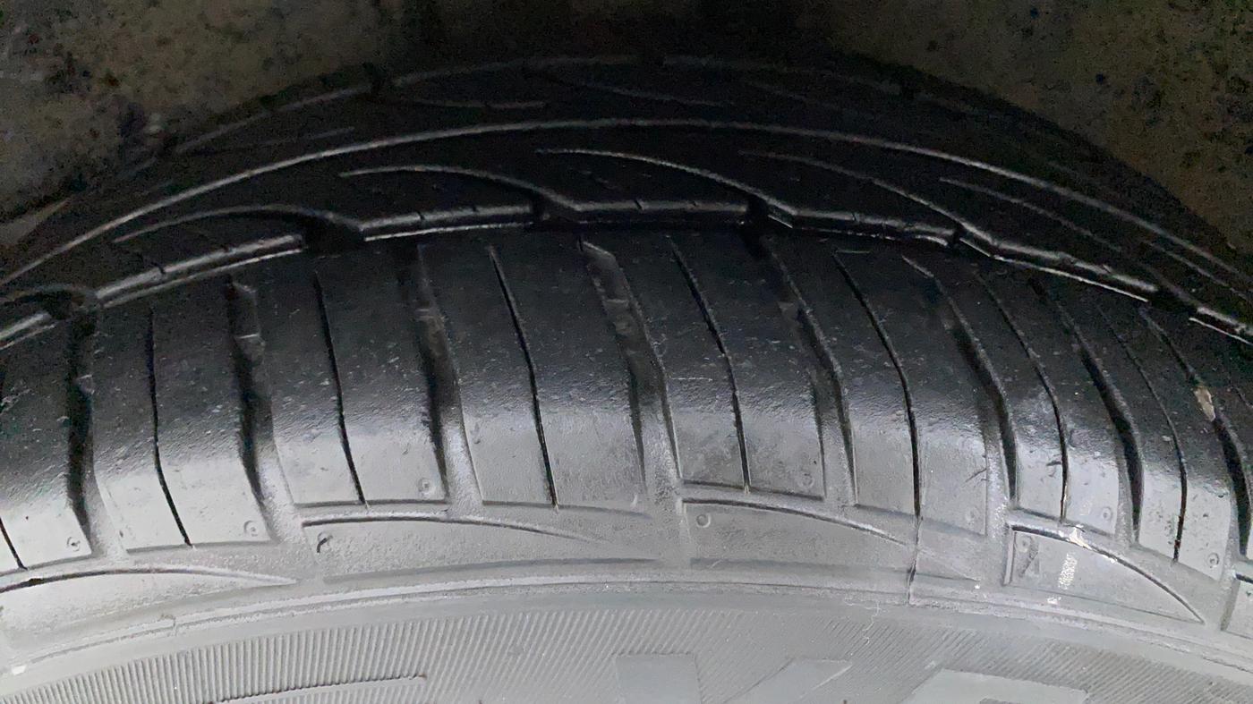2016 Toyota Corolla Altis G, Petrol, Manual, 38,119 km, Left Front Tyre Tread