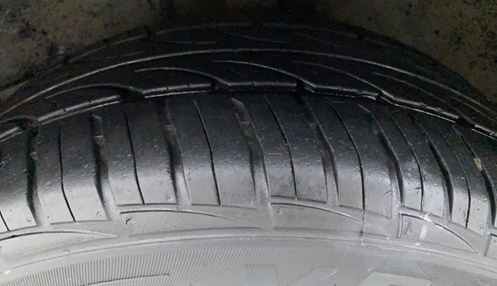 2016 Toyota Corolla Altis G, Petrol, Manual, 38,119 km, Left Front Tyre Tread