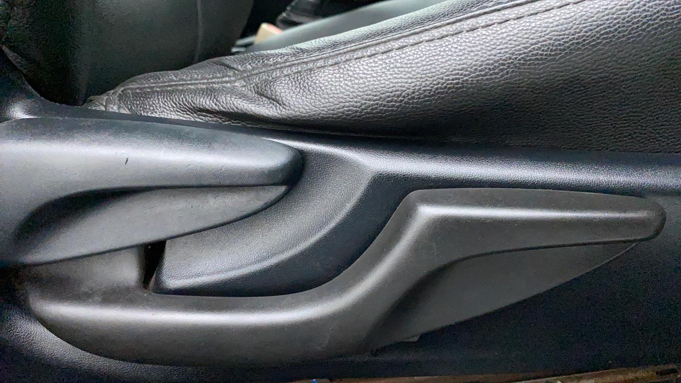 2016 Toyota Corolla Altis G, Petrol, Manual, 38,119 km, Driver Side Adjustment Panel