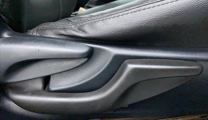 2016 Toyota Corolla Altis G, Petrol, Manual, 38,119 km, Driver Side Adjustment Panel