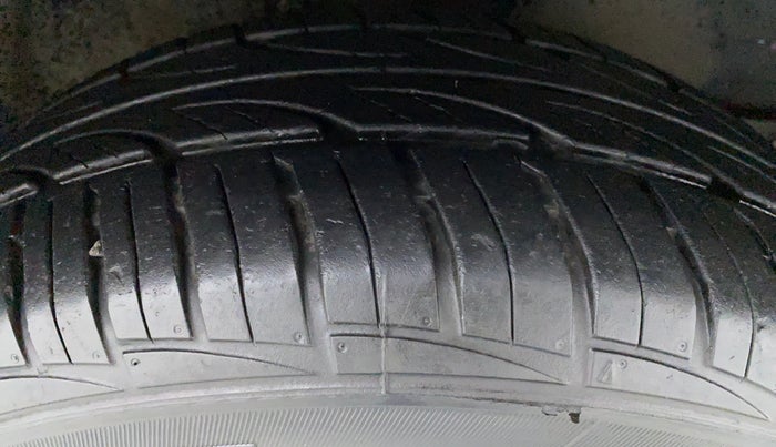 2016 Toyota Corolla Altis G, Petrol, Manual, 38,119 km, Right Front Tyre Tread