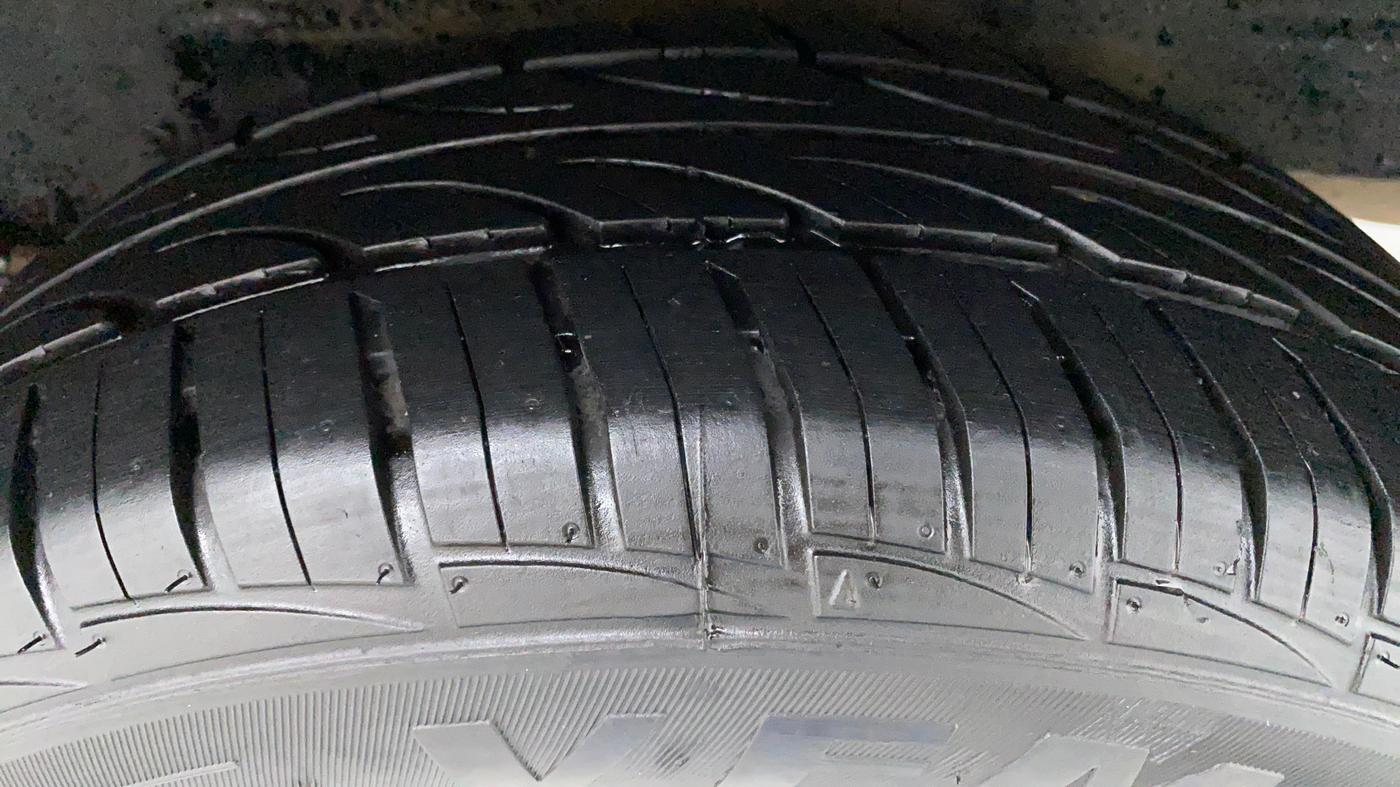 2016 Toyota Corolla Altis G, Petrol, Manual, 38,119 km, Left Rear Tyre Tread