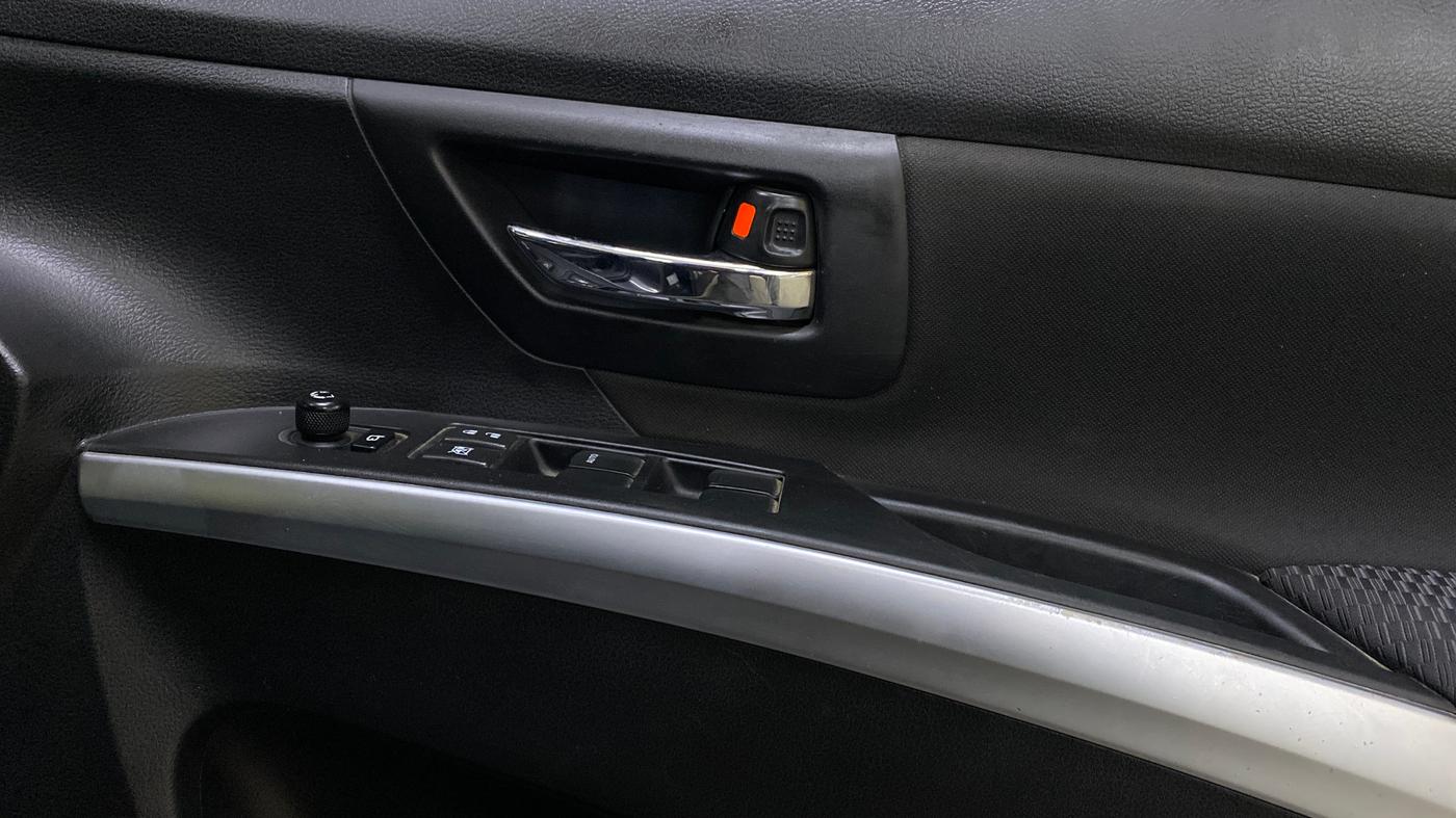 2022 Maruti S Cross ZETA 1.5, Petrol, Manual, 60,692 km, Driver Side Door Panels Control