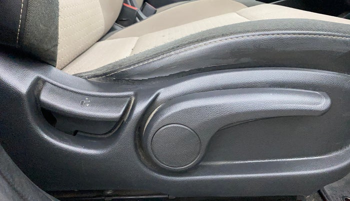 2017 Hyundai Elite i20 SPORTZ 1.2, Petrol, Manual, 97,015 km, Driver Side Adjustment Panel