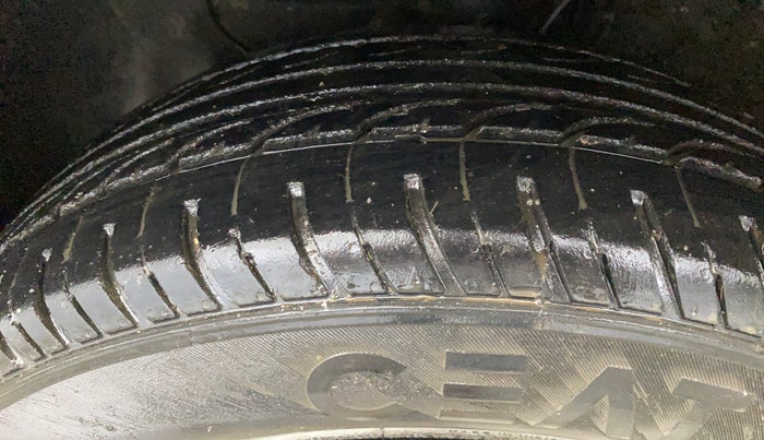 2017 Hyundai Elite i20 SPORTZ 1.2, Petrol, Manual, 97,015 km, Left Front Tyre Tread