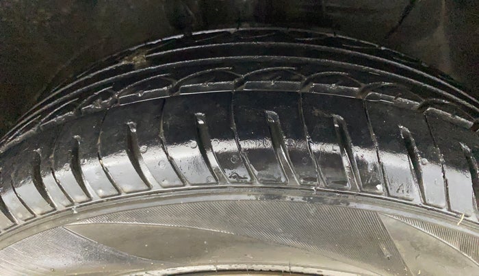 2017 Hyundai Elite i20 SPORTZ 1.2, Petrol, Manual, 97,015 km, Right Front Tyre Tread