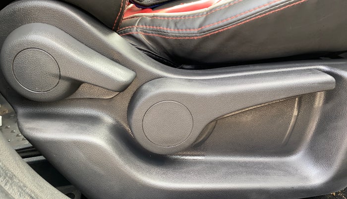 2018 Renault Captur RXT PETROL, Petrol, Manual, 1,45,141 km, Driver Side Adjustment Panel