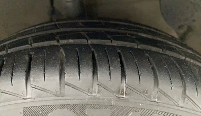 2015 Hyundai Xcent S (O) 1.2, Petrol, Manual, 98,625 km, Right Front Tyre Tread