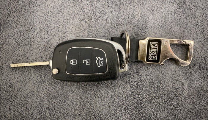 2015 Hyundai Xcent S (O) 1.2, Petrol, Manual, 98,625 km, Key Close Up