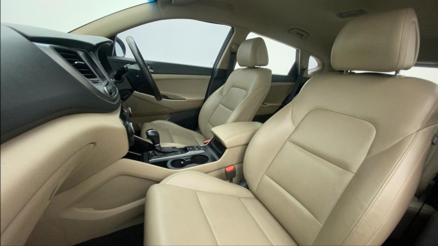 2016 Hyundai Tucson GLS 2WD AT DIESEL, Diesel, Automatic, 40,898 km, Right Side Front Door Cabin