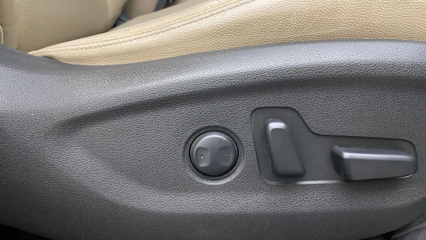 2016 Hyundai Tucson GLS 2WD AT DIESEL, Diesel, Automatic, 40,898 km, Driver Side Adjustment Panel