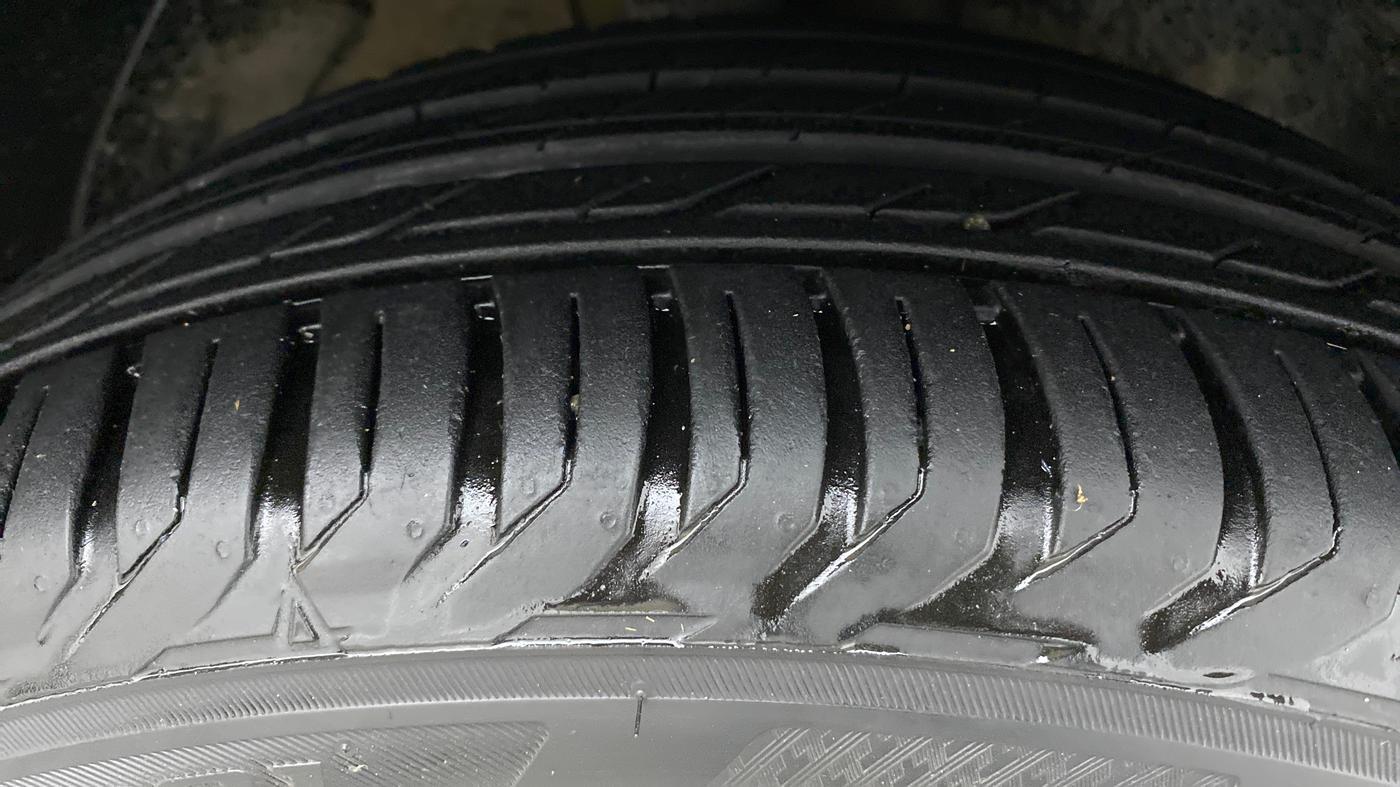 2016 Hyundai Tucson GLS 2WD AT DIESEL, Diesel, Automatic, 40,898 km, Right Front Tyre Tread