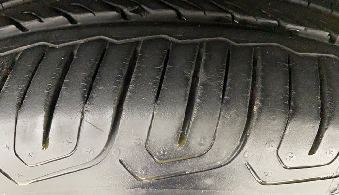 2022 MG ASTOR SAVVY 1.5 CVT, Petrol, Automatic, 14,101 km, Right Front Tyre Tread