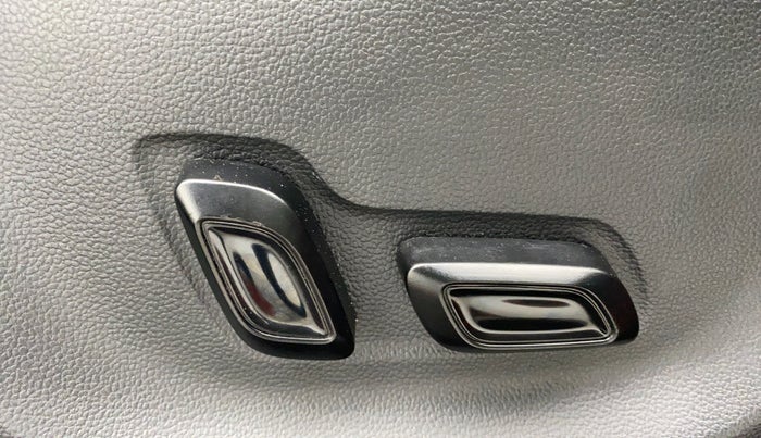 2022 MG ASTOR SAVVY 1.5 CVT, Petrol, Automatic, 14,101 km, Driver Side Adjustment Panel