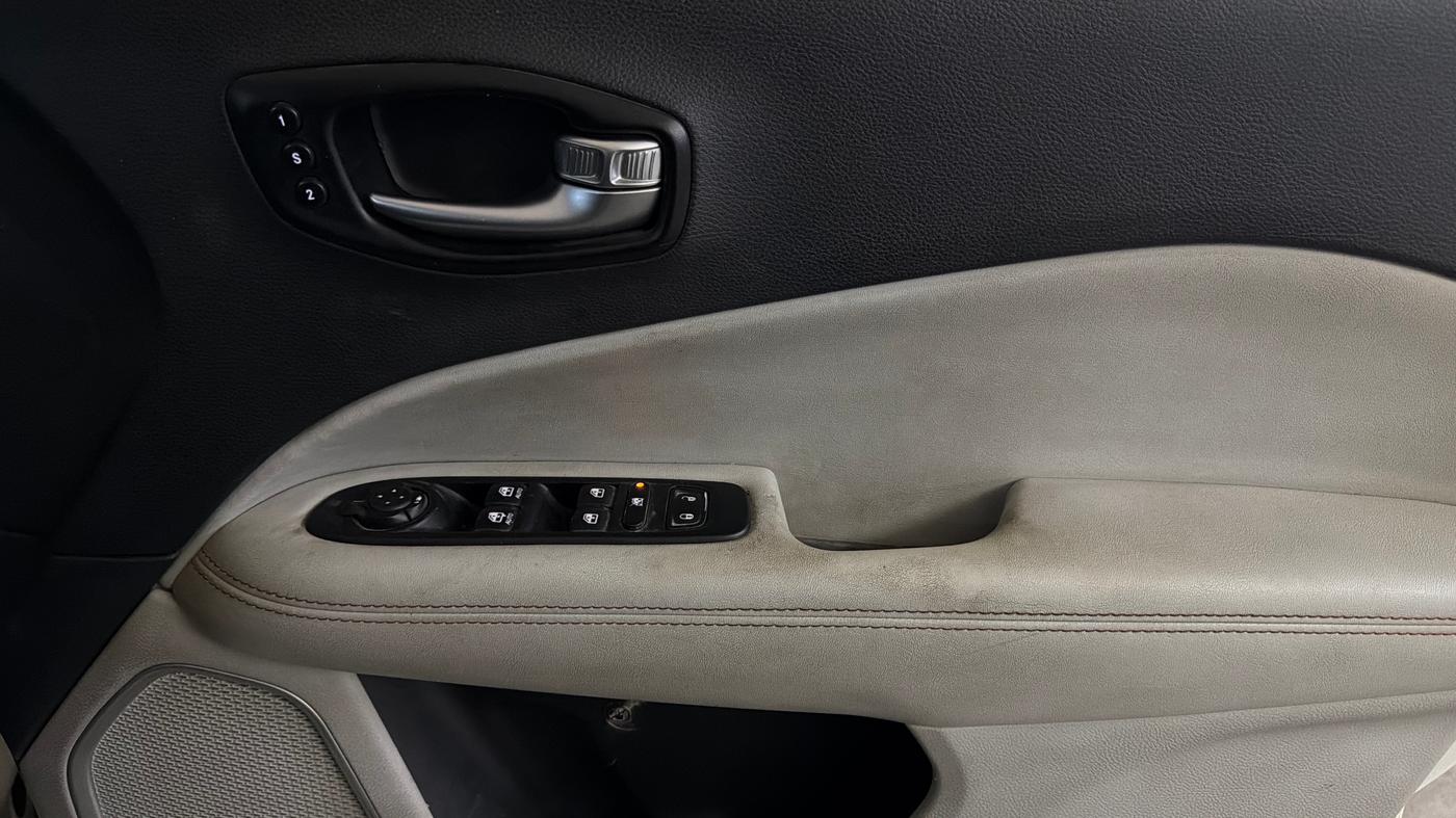 2019 Jeep Compass LIMITED PLUS PETROL AT, Petrol, Automatic, 89,615 km, Driver Side Door Panels Control