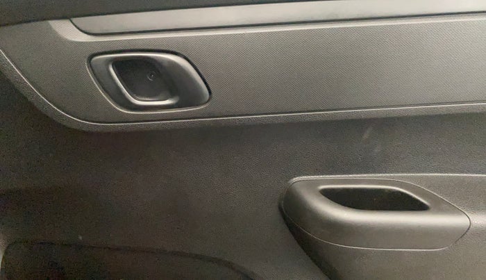 2018 Renault Kwid RXT 1.0 (O), Petrol, Manual, 14,196 km, Driver Side Door Panels Control