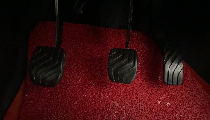 2018 Renault Kwid RXT 1.0 (O), Petrol, Manual, 14,196 km, Pedals