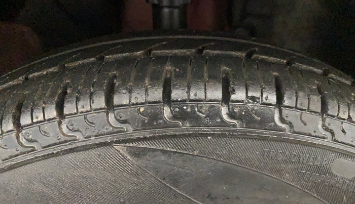 2018 Renault Kwid RXT 1.0 (O), Petrol, Manual, 14,196 km, Right Front Tyre Tread